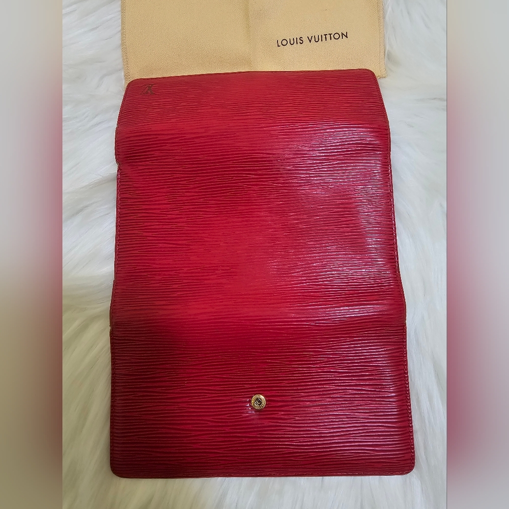 ❤️🎉HOST PICK🎉❤️Louis Vuitton Epi Porte- Tresor International Wallet - Picture 3 of 15